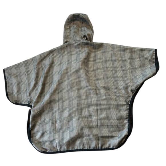 NWOT CAbi Baskerville Topper reversible poncho - Picture 8 of 11